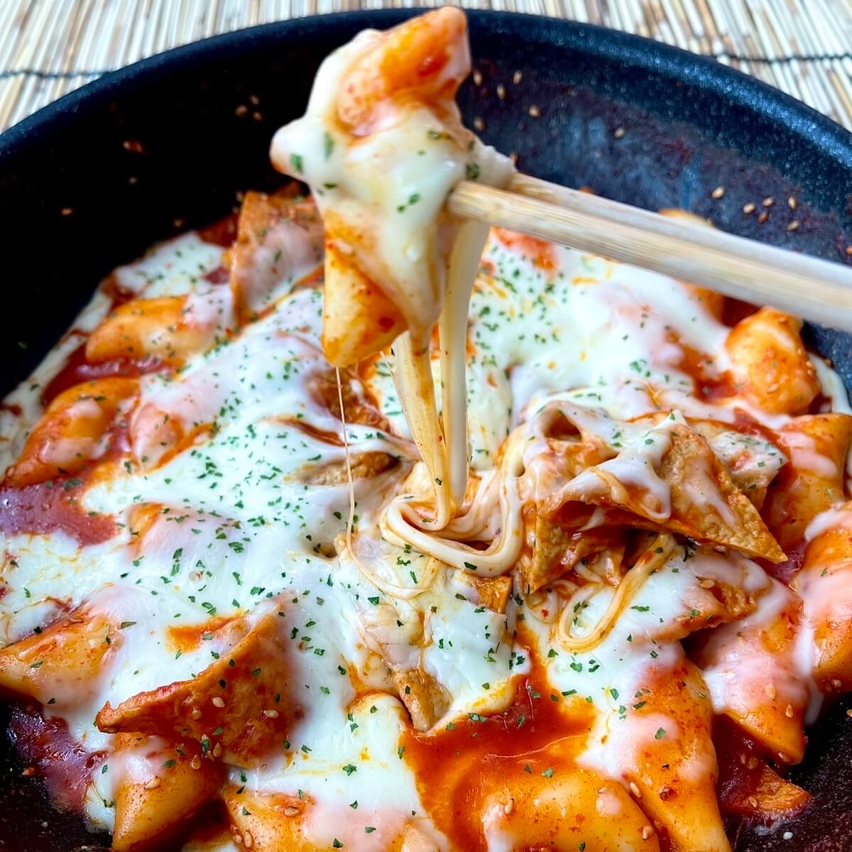 cheese-tteokbokki-close-up